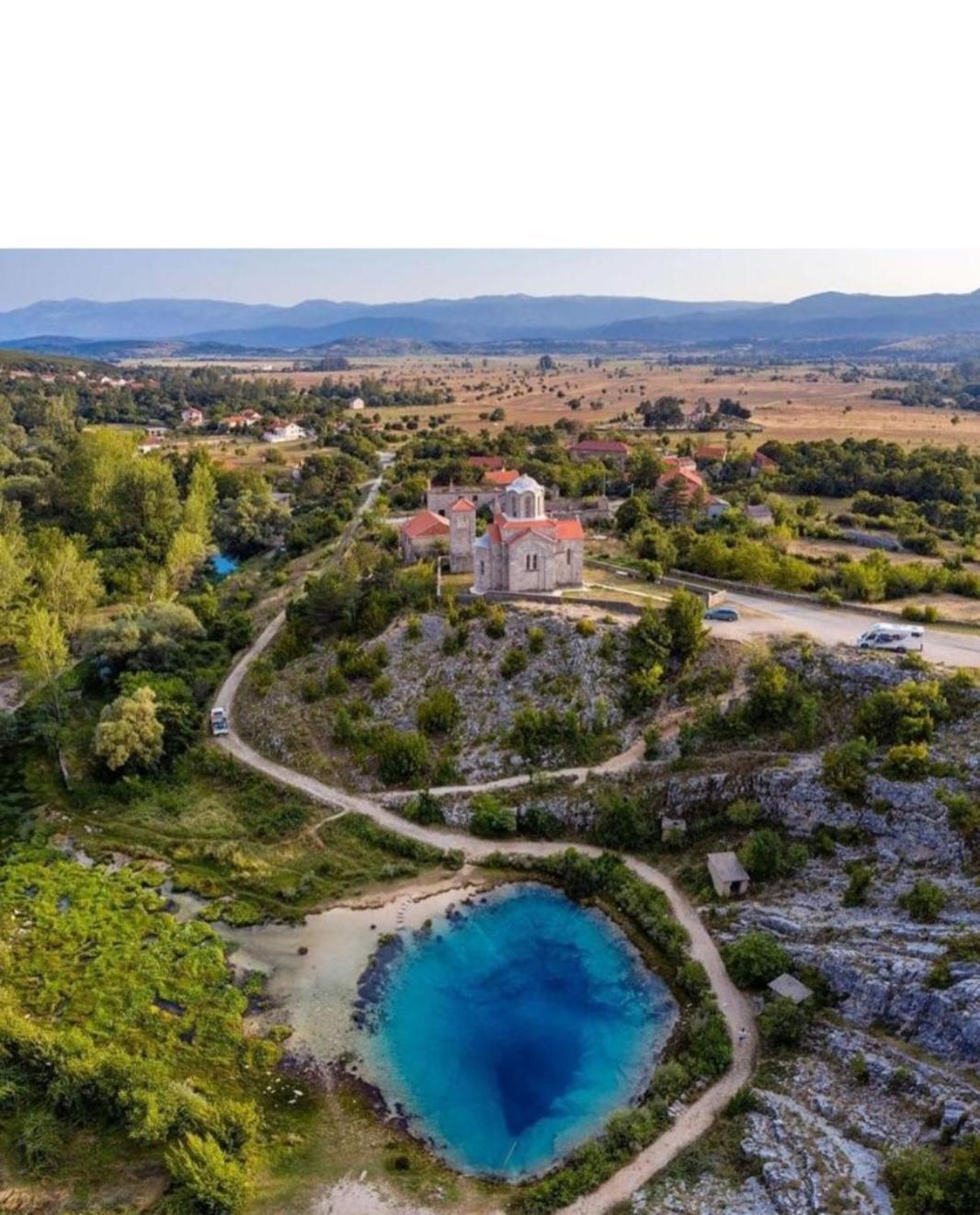 Mare Bed & Breakfast Vrlika Екстериор снимка