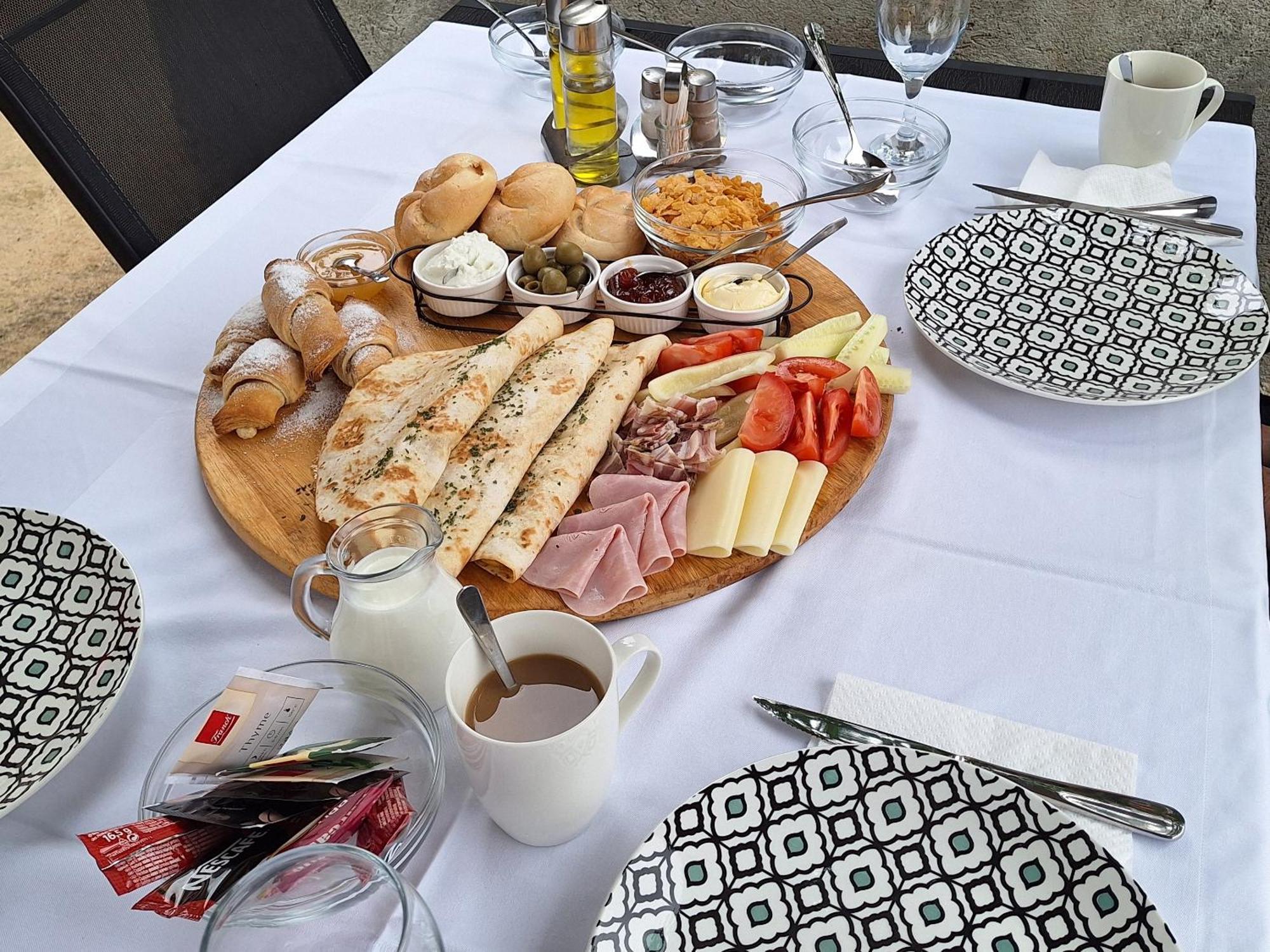 Mare Bed & Breakfast Vrlika Екстериор снимка